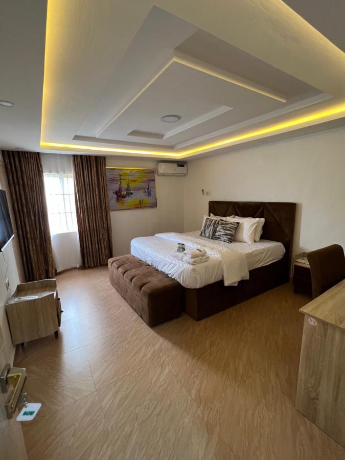 Thapunchline Hotels Ikeja Exterior foto