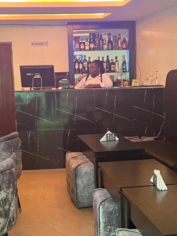 Thapunchline Hotels Ikeja Exterior foto