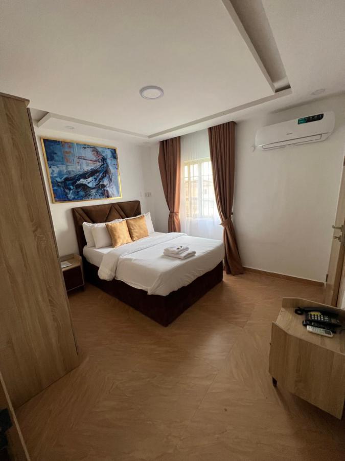 Thapunchline Hotels Ikeja Exterior foto